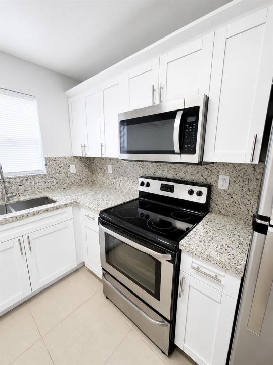 1723 Wiley St N, Hollywood, Florida 33020, USA