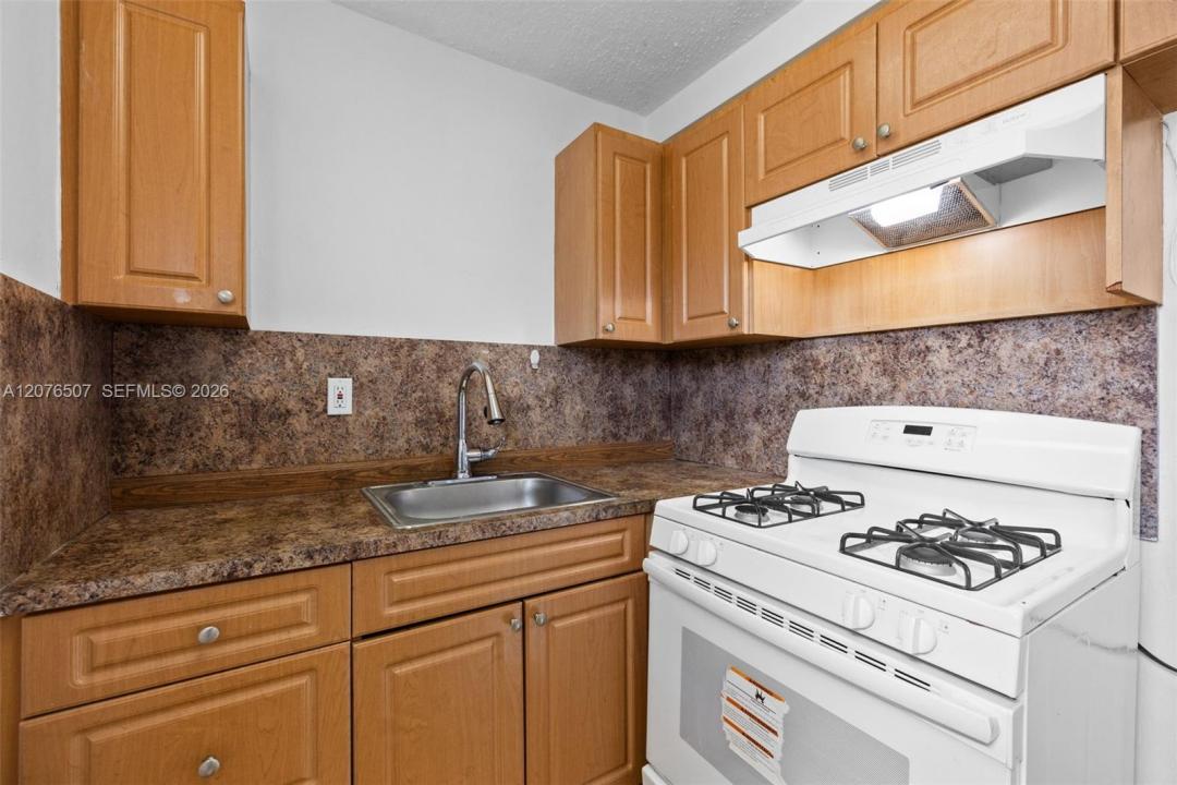 2799 E 4th Ave 10, Hialeah, Florida 33013, Amerika Birleşik Devletleri
