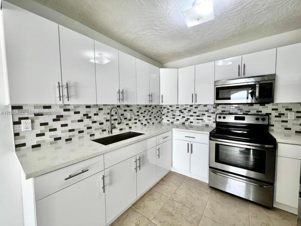 7010 NW 186th St 5-506, Hialeah, Florida 33015, Stati Uniti