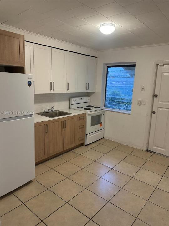 409 SW 4th Ter w, Hallandale Beach, Floride 33009, États-Unis