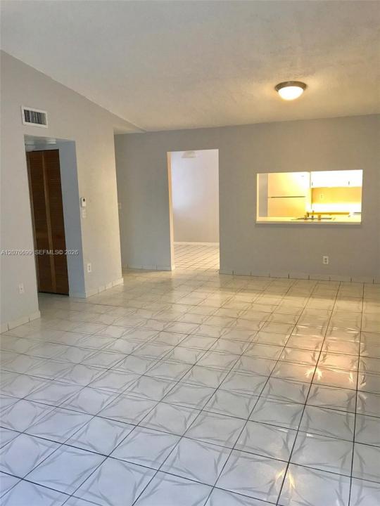 9810 Hammocks Blvd 202, Miami, Floryda 33196, USA