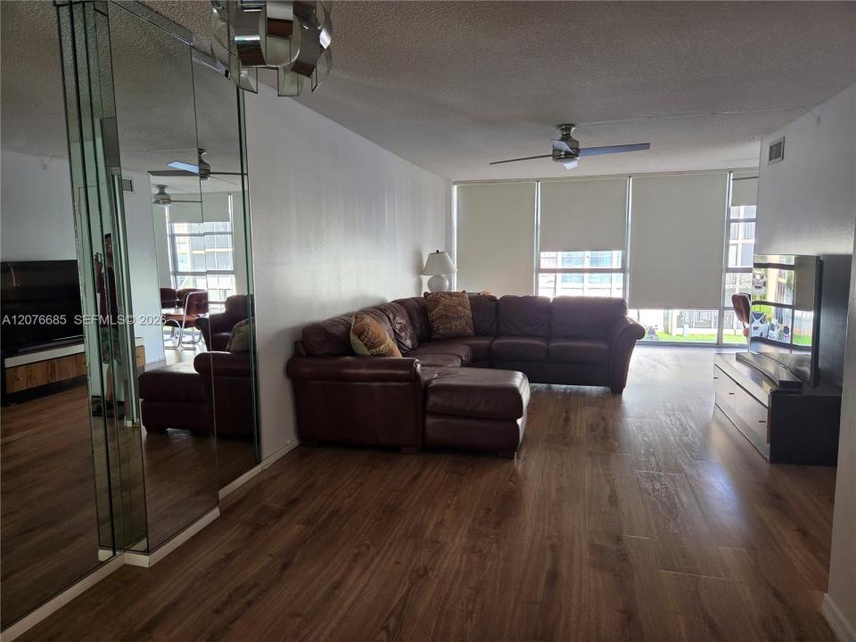 501 Three Islands Blvd 209, Hallandale Beach, Florida 33009, USA