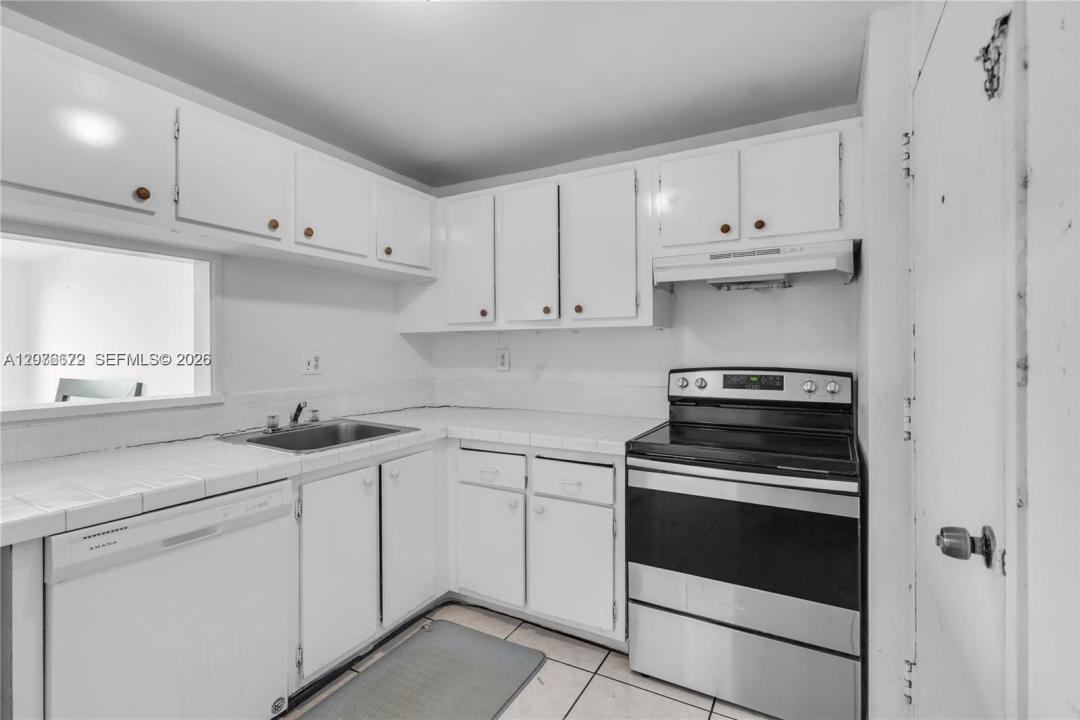 9001 SW 77th Ave C402, Miami, Florida 33156, Stati Uniti