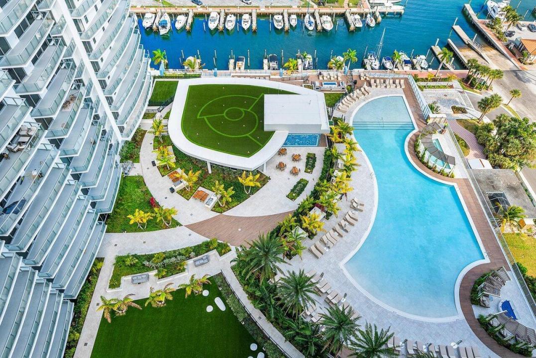 220 LAKE SHORE Drive 702, Lake Park, Floride 33403, États-Unis