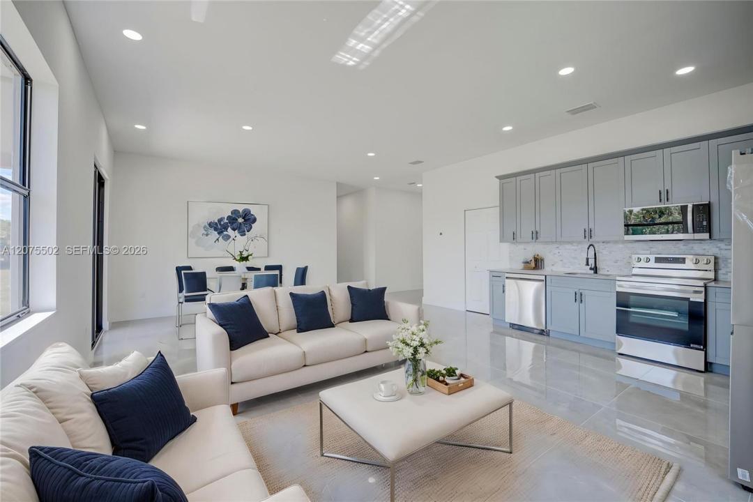1134 CUMMING ST E, Lehigh Acres, Floride 33974, États-Unis