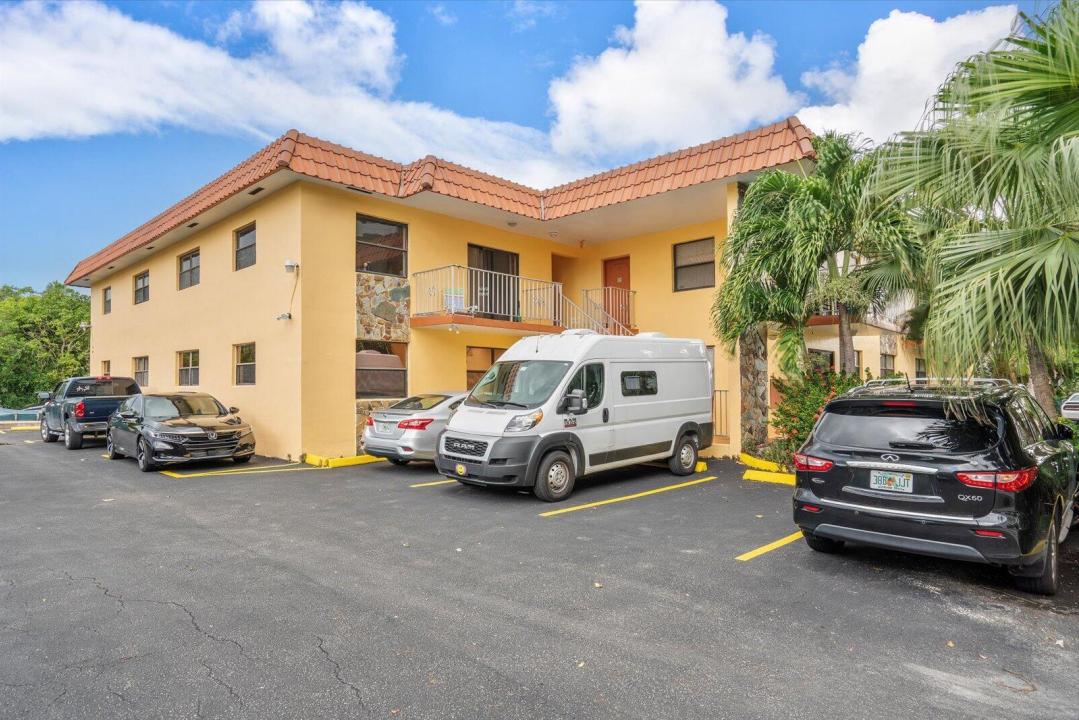 3522 NE 166TH Street 6, North Miami Beach, Flórida 33160, Estados Unidos