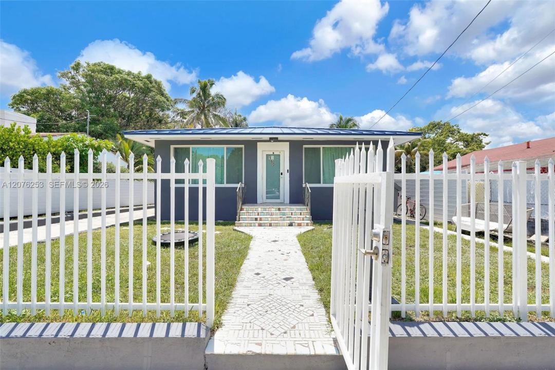 160 NW 45th St 2, Miami, Florida 33127, USA