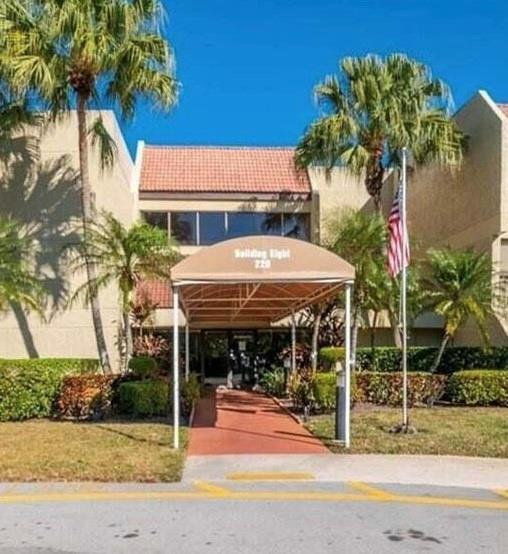 220 LAKEVIEW Drive 103, Weston, Florida 33326, Stati Uniti