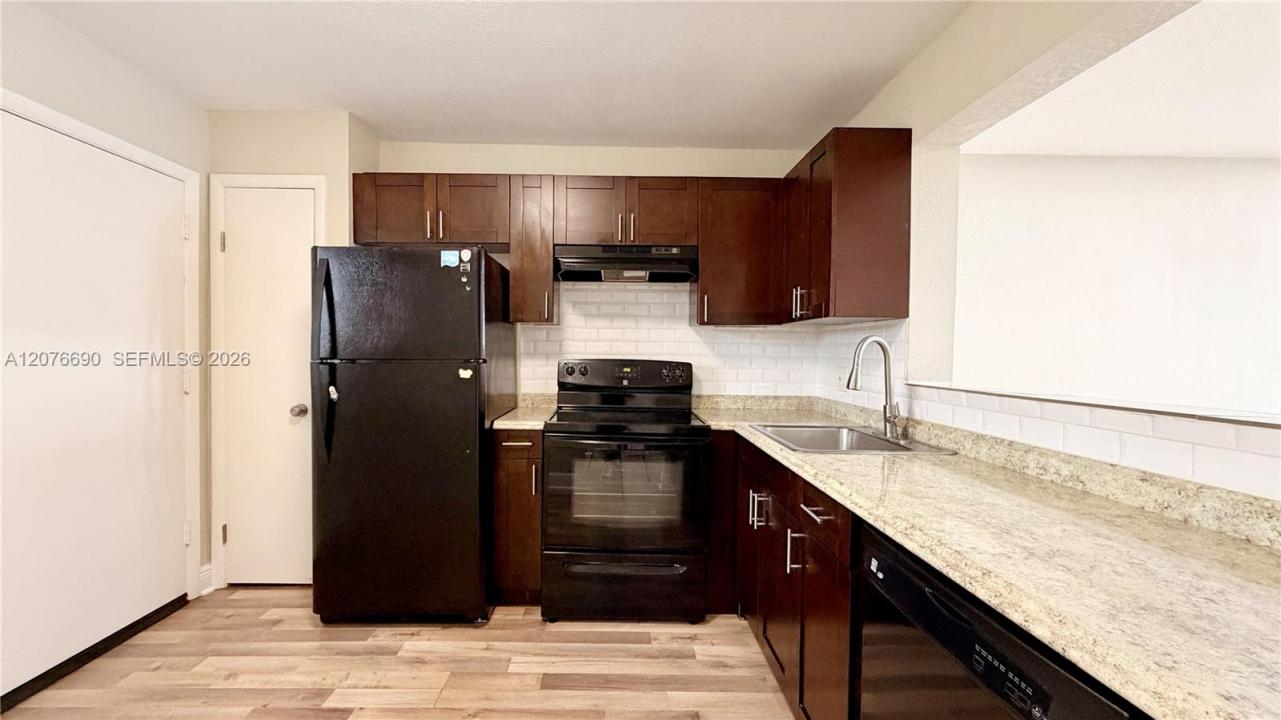 879 NE 195th St 425, Miami, Floride 33179, États-Unis
