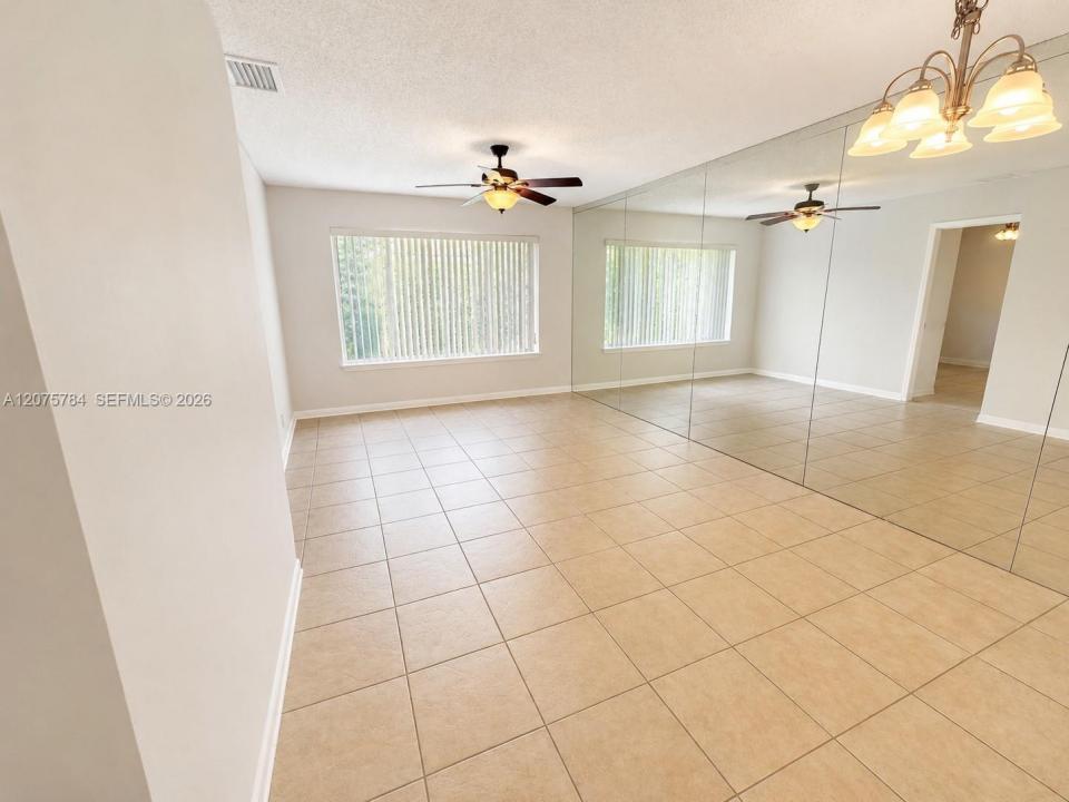 3280 NW 102nd Ter 203-E, Coral Springs, Floride 33065, États-Unis