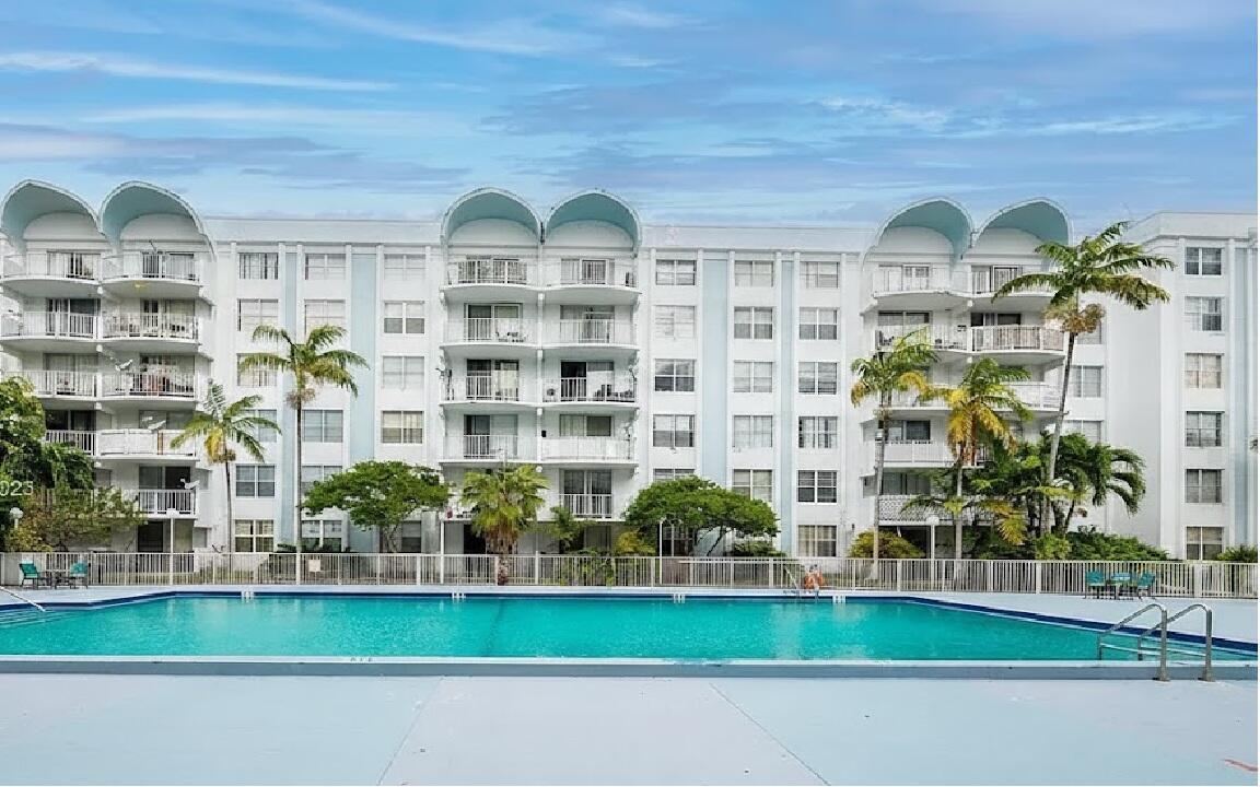 484 NW 165th St Road A-211, Miami, Floride 33169, États-Unis