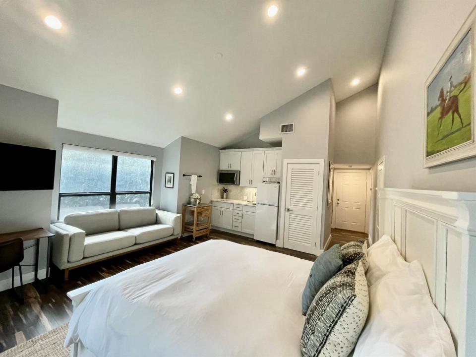 11863 Wimbledon Circle 547, Wellington, Florida 33414, USA