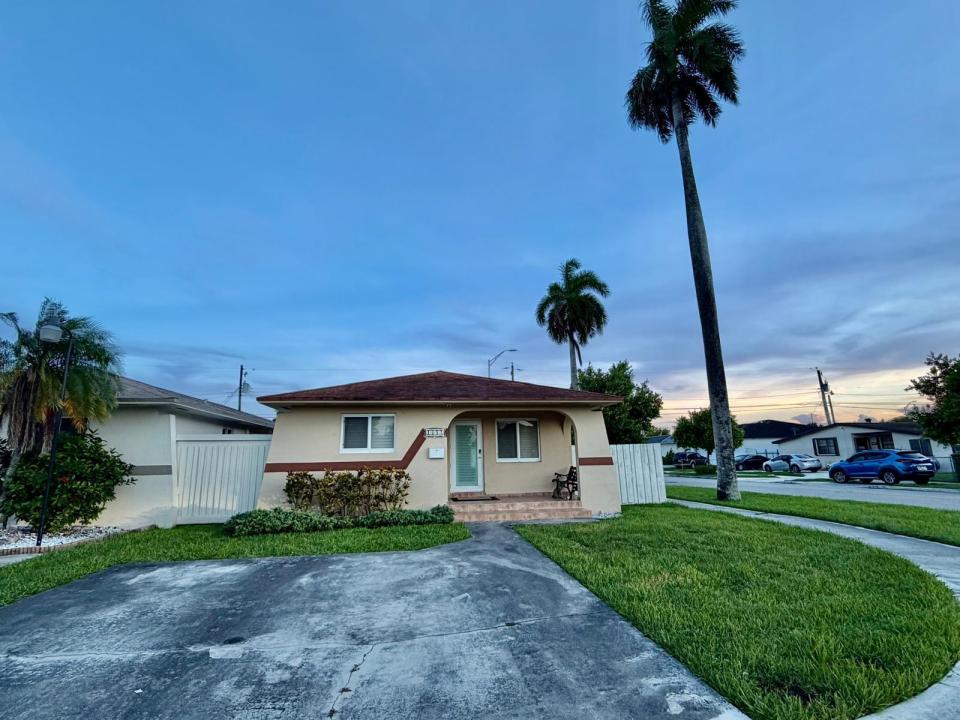 1092 W 32nd Street, Hialeah, Floride 33012, États-Unis