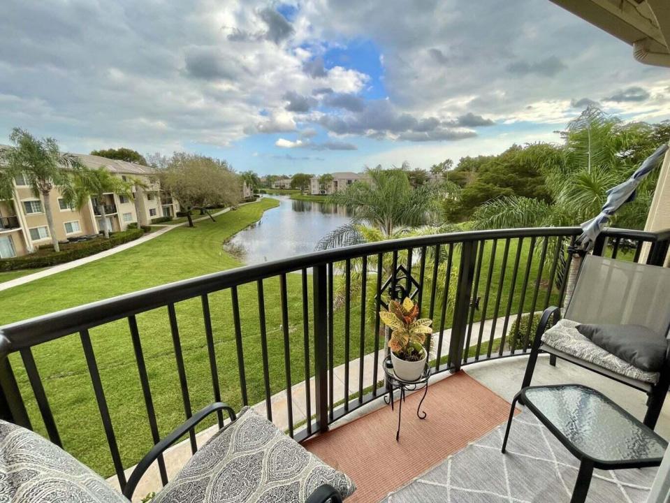 300 CRESTWOOD N Court 309, Royal Palm Beach, Florida 33411, USA