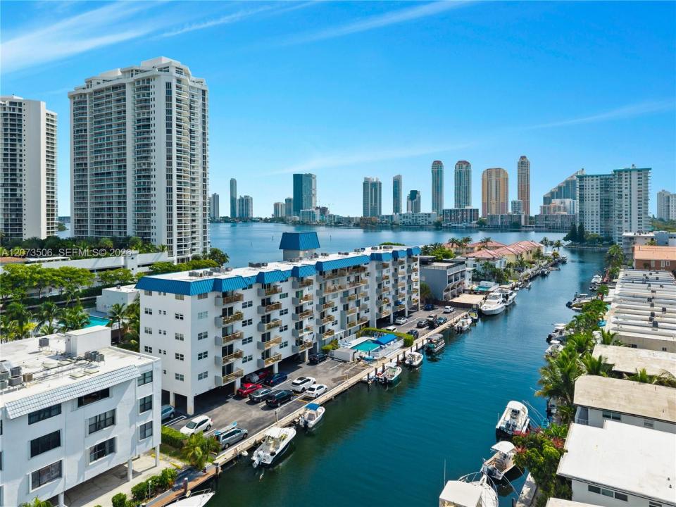 3770 NE 171st St 504, North Miami Beach, Floride 33160, États-Unis