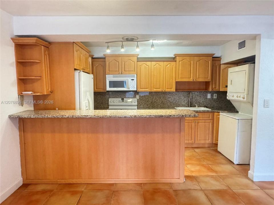 7915 SW 104th St 104G, Miami, Florida 33156, USA