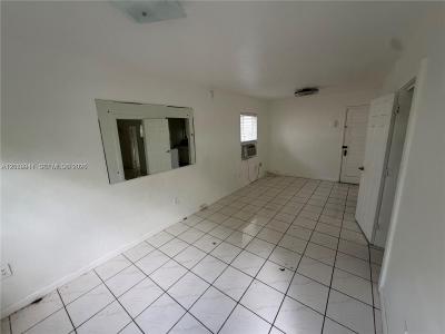 2430 SW 25th Ter 3, Miami, Florida 33133, Stati Uniti