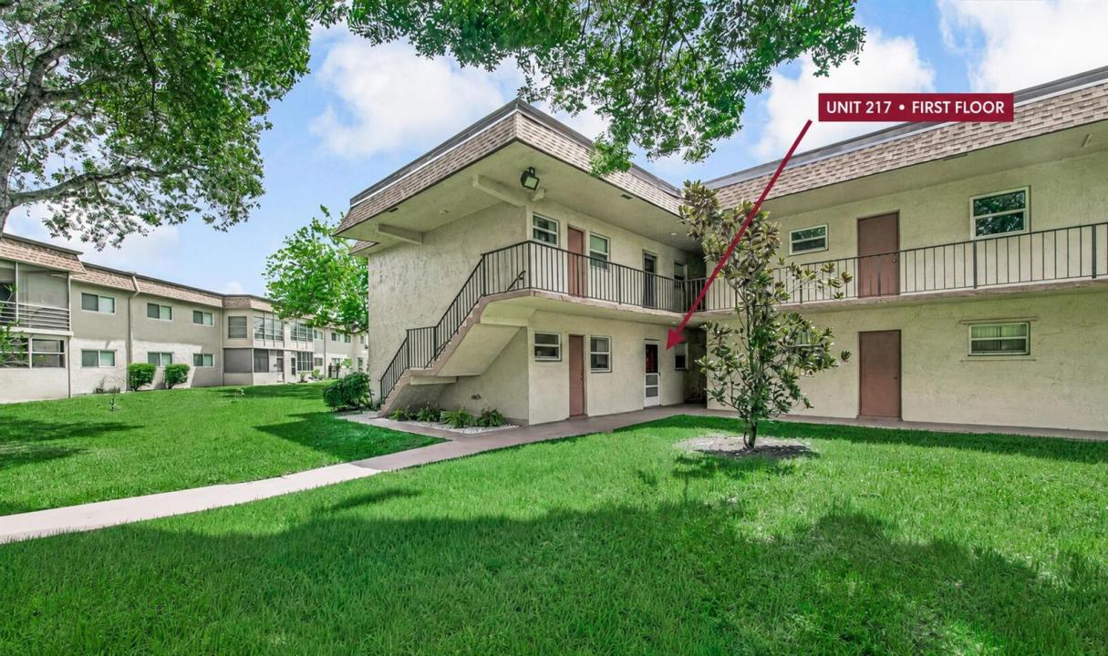 752 LORI Drive 217, Palm Springs, Florida 33461, USA