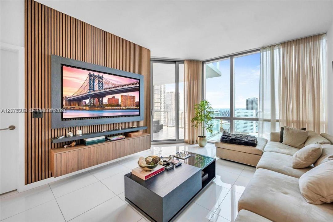851 NE 1st Ave 2408, Miami, Floride 33132, États-Unis