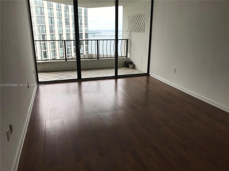 555 NE 15th St 30E, Miami, Florida 33132, USA