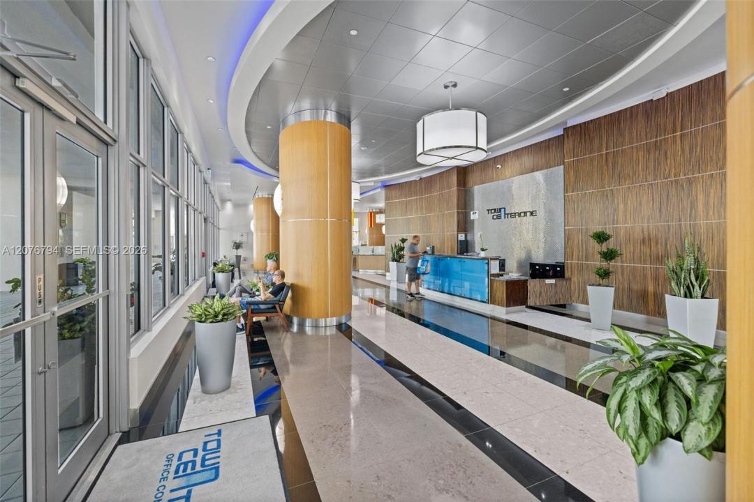8950 SW 74th Ct 2001, Miami, Florida 33156, Stati Uniti