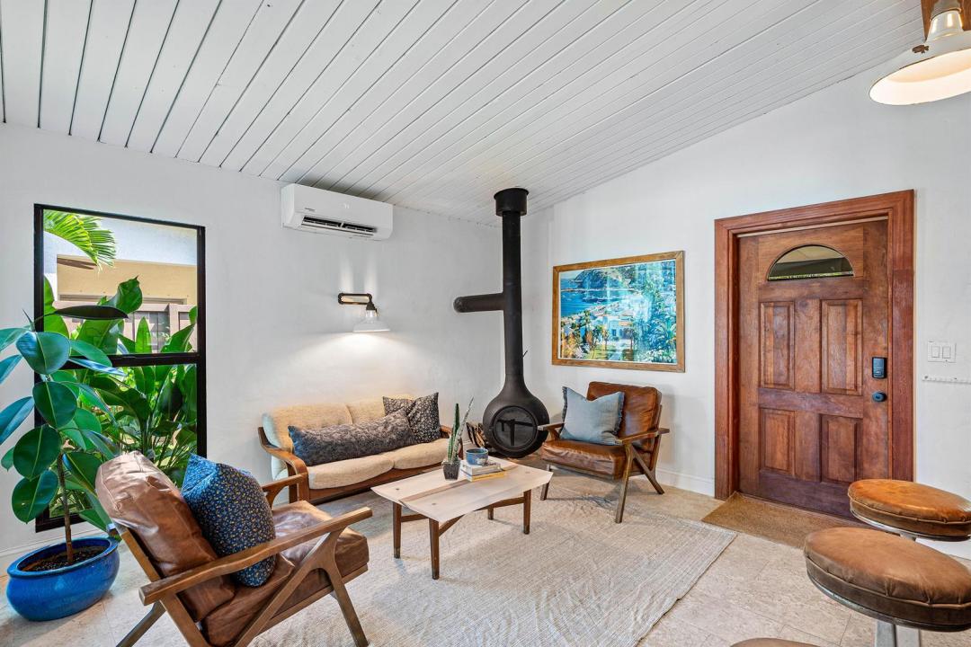 363 Glouchester Street, Boca Raton, Florida 33487, USA