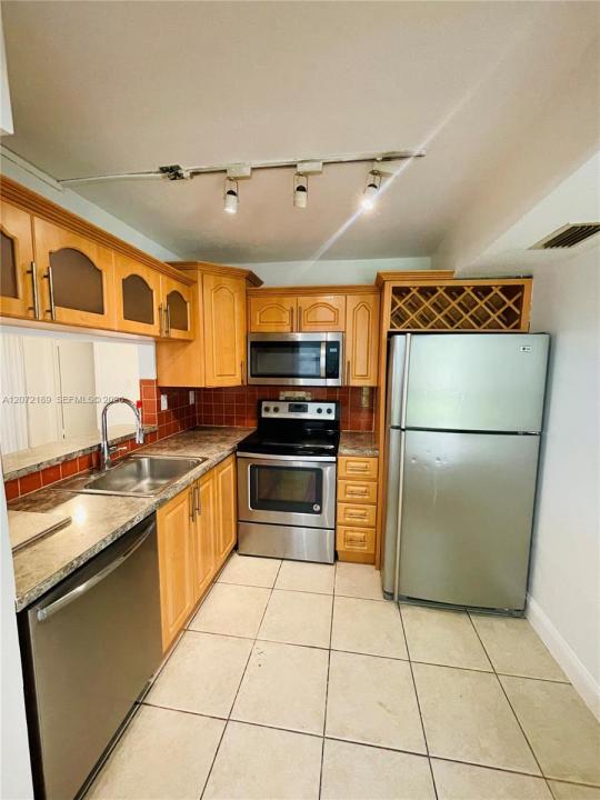 20005 NE 3rd Ct 5, Miami, Florida 33179, Stati Uniti