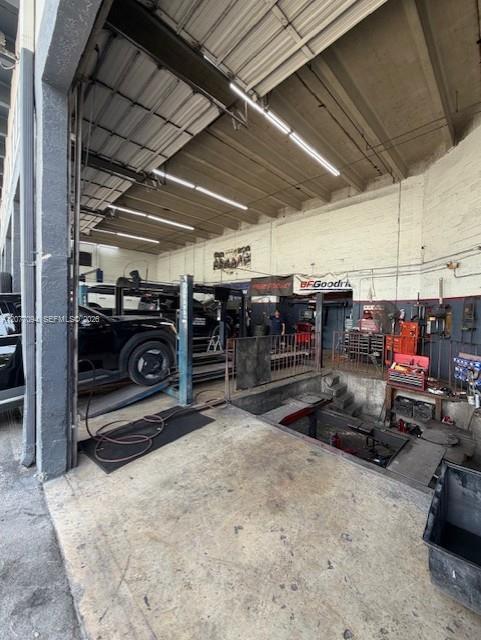 ESTABLISHED TIRE/MECHANIC SHOP, Miami, Florida 33142, Stati Uniti