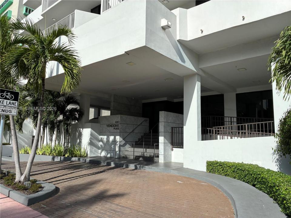 4301 Collins Ave 402, Miami Beach, Florida 33140, USA