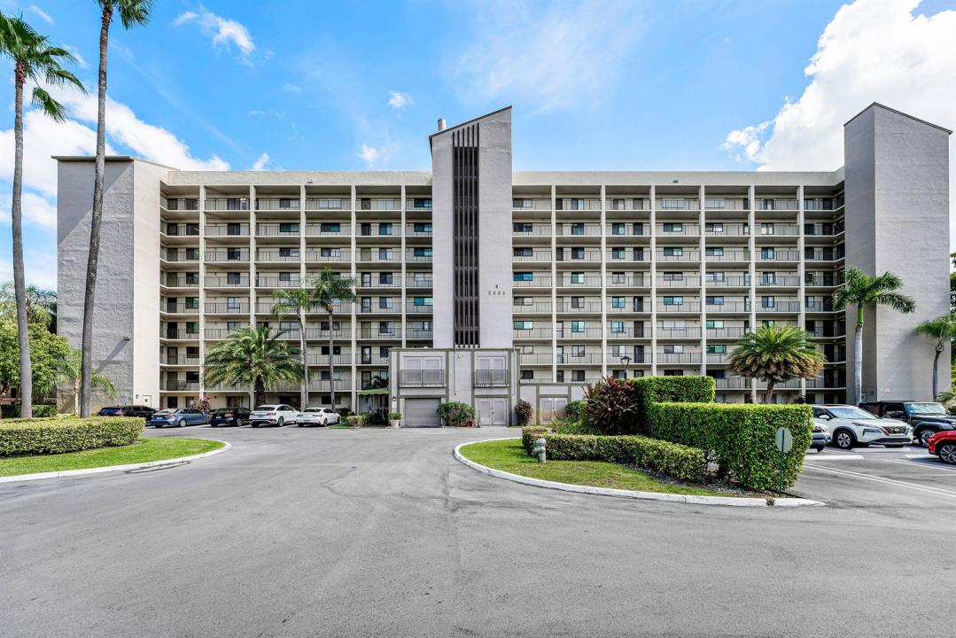 2205 S CYPRESS BEND Drive 302, Pompano Beach, Floride 33069, États-Unis