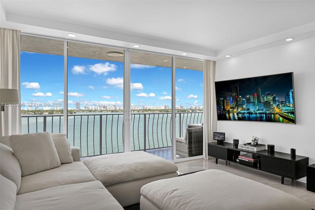 7601 E Treasure Dr 1419, North Bay Village, Florida 33141, Stati Uniti