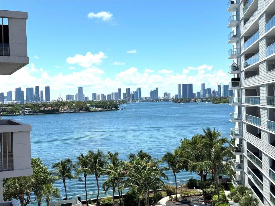 800 West Ave 734, Miami Beach, Florida 33139, USA