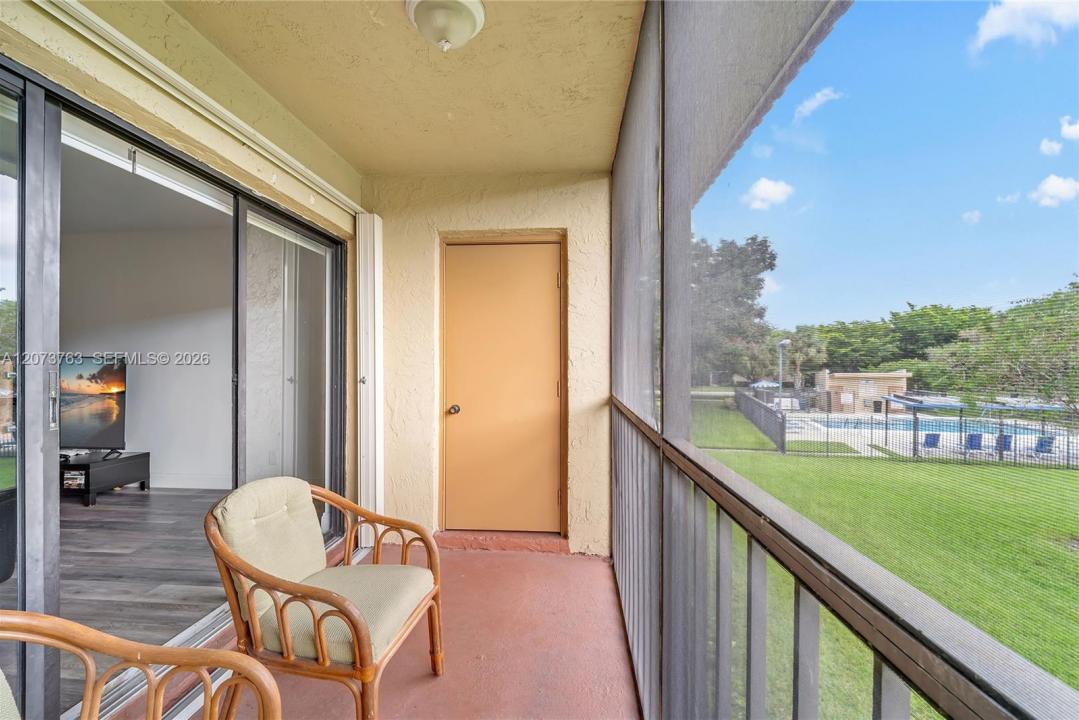 307 Lakeview Dr 202, Weston, Florida 33326, Stati Uniti