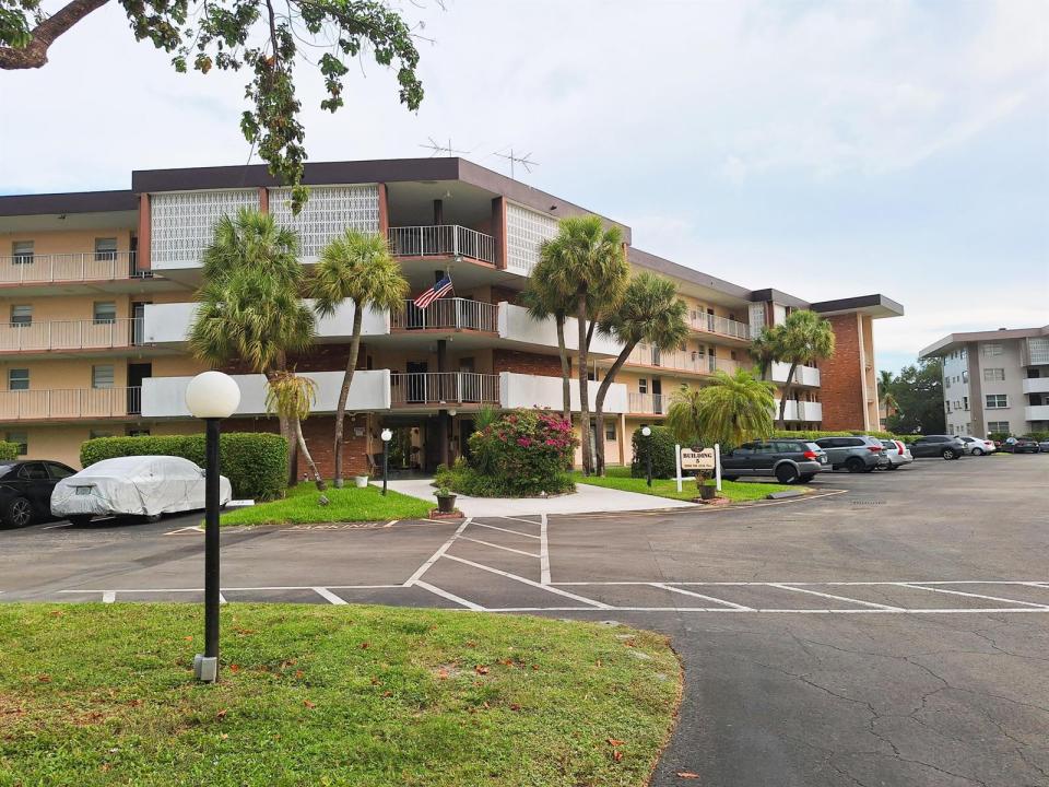 2900 NW 47TH Terrace 303B, Lauderdale Lakes, Florida 33313, USA