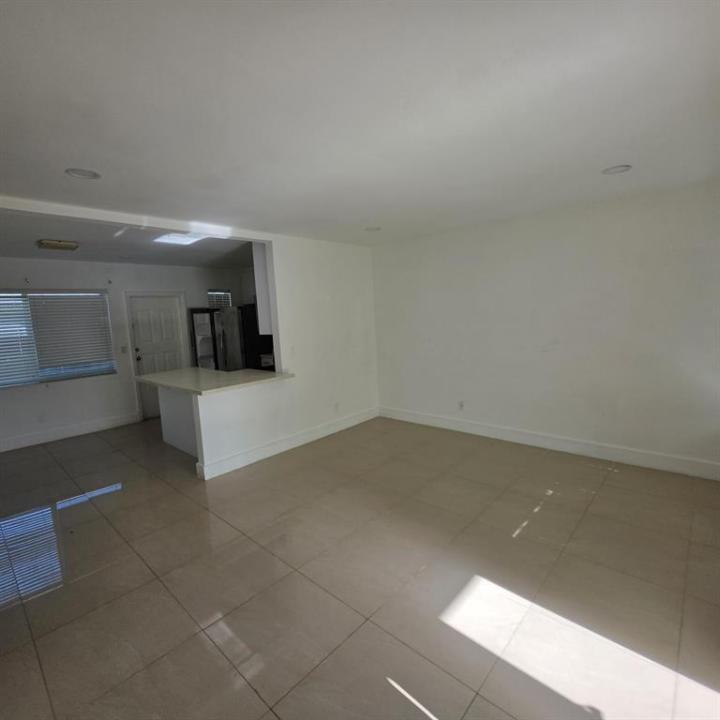 181 NE 168th Street 2, North Miami Beach, Florida 33162, Stati Uniti