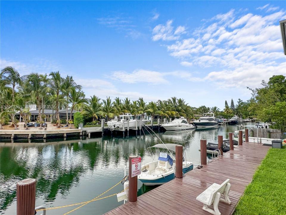 2430 NE 135th St 103, North Miami, Florida 33181, USA
