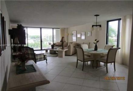 3590 S Ocean Blvd 210, South Palm Beach, Florida 33480, USA