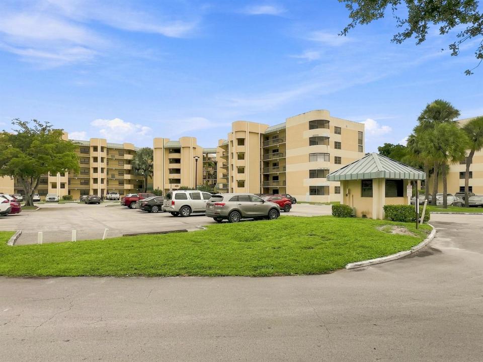 6575 W Oakland Park Boulevard 101, Lauderhill, Floride 33313, États-Unis