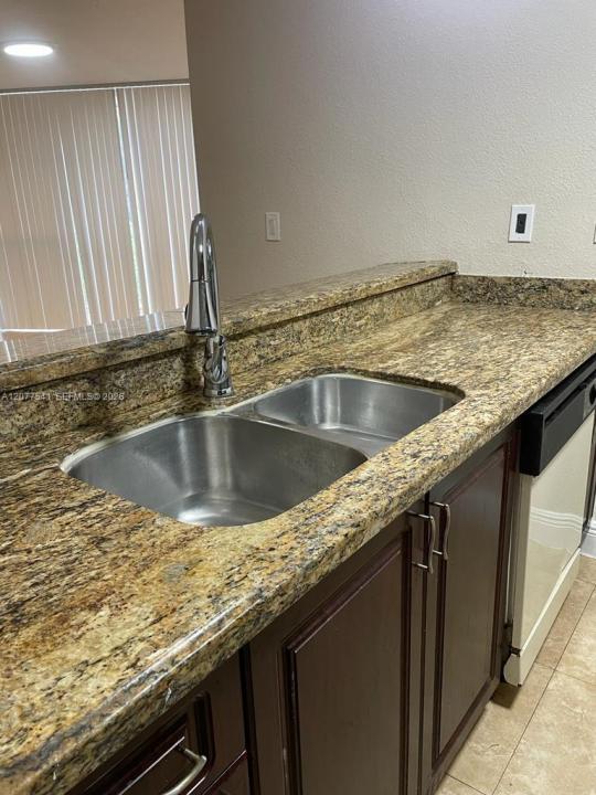 7075 NW 186th St C505, Hialeah, Florida 33015, USA