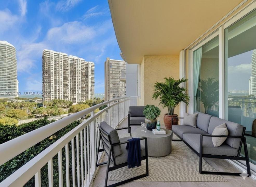 2475 Brickell Ave 804, Miami, Floryda 33129, USA