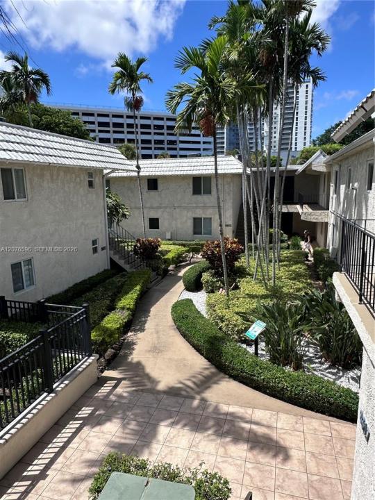8615 SW 68th Ct 22, Pinecrest, Florida 33156, Amerika Birleşik Devletleri