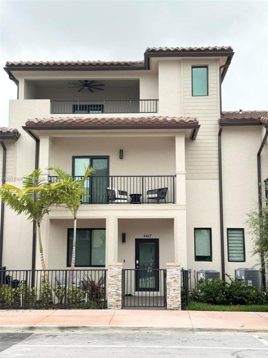 4867 NW 84th Ave, Doral, Florida 33166, Stati Uniti
