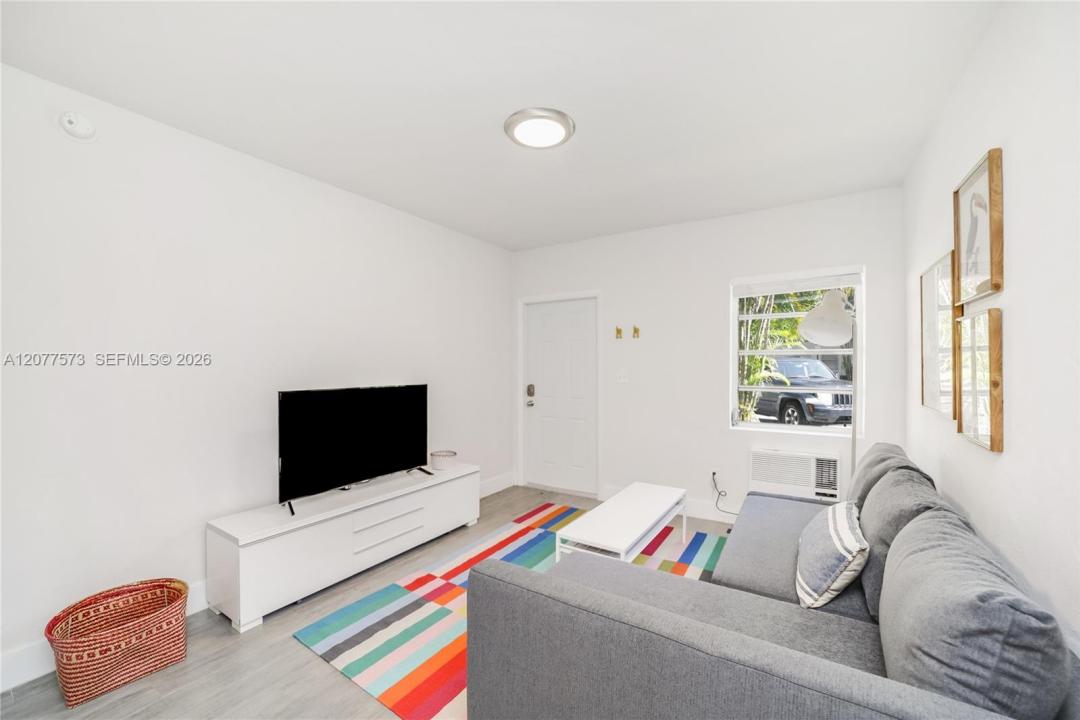 770 NE 123rd St 24, North Miami, Florida 33161, Stati Uniti