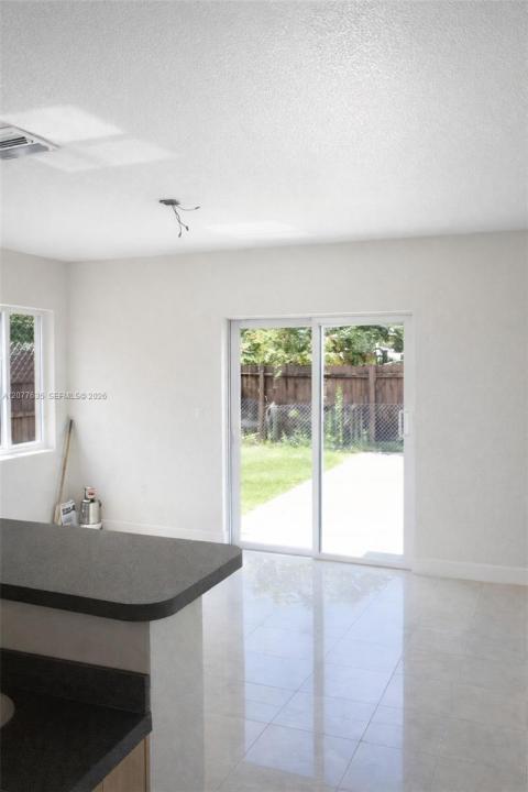318 NE 166th St 318, Miami, Floride 33162, États-Unis
