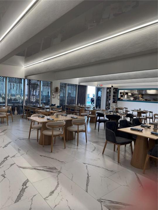 1890 S Ocean Dr *Seasonal* 2001, Hallandale Beach, Floryda 33009, USA