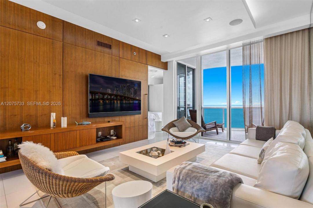 16001 SW Collins Ave 2406, Sunny Isles Beach, Floride 33160, États-Unis
