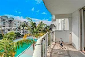 488 NW 165th St Rd B-412, Miami, Floride 33169, États-Unis