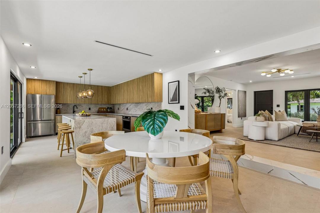8835 NE 9th Ct, Miami, Florida 33138, Stati Uniti