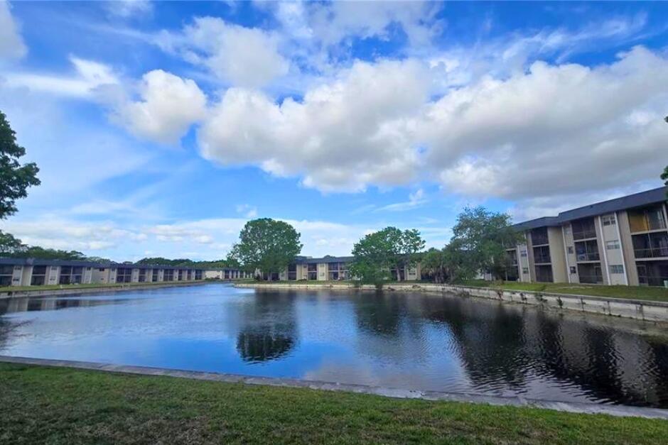 7801 Colony S Circle 106, Tamarac, Floride 33321, États-Unis