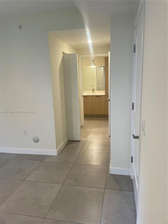 16395 Biscayne Blvd 313, North Miami Beach, Florida 33160, Stati Uniti